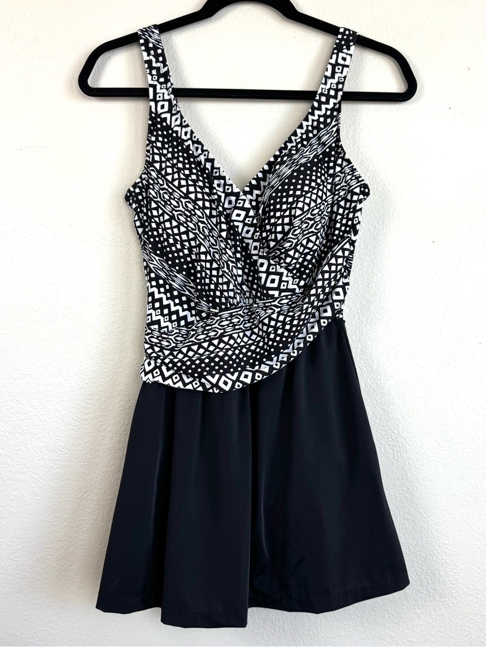 NEW Maxine Of Hollywood Womens 12 Swim Dress One Piece Swimsuit Wrap Black White